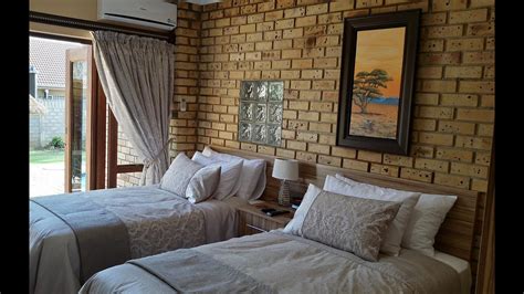 Rooms available at Twins Guest House Astoni .